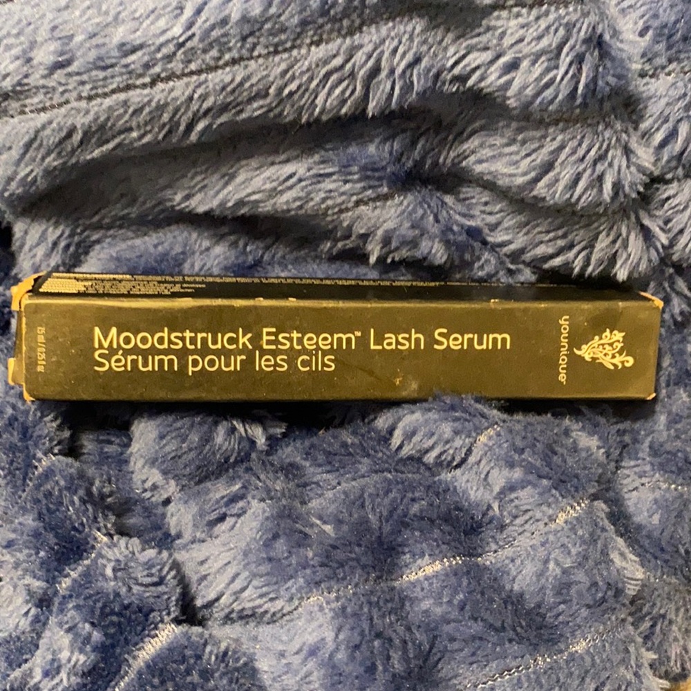 YOUNIQUE LASH SERUM